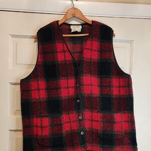 Eddie Bauer Red, Green& Black Plaid Fleece Vest Original Owner Pet & smoke Free